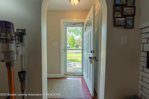 206 E Main St, Dewitt, MI 48820 photo 3