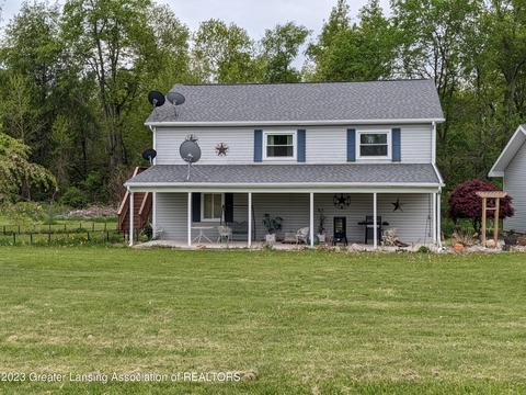 5877 Hunters Ln, Eaton Rapids, MI 48827