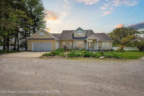 5888 Hickory Hill Dr, Laingsburg, MI 48848