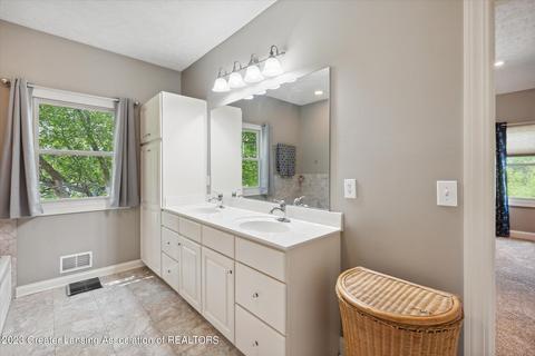 2027 Arbor Meadows Dr, Dewitt, MI 48820 photo 27