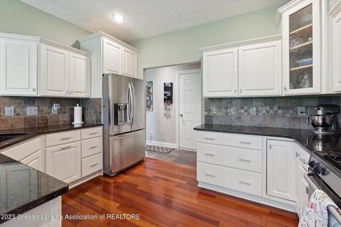 2027 Arbor Meadows Dr, Dewitt, MI 48820 photo 15