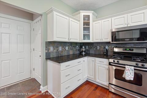 2027 Arbor Meadows Dr, Dewitt, MI 48820 photo 19