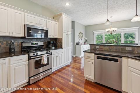 2027 Arbor Meadows Dr, Dewitt, MI 48820 photo 18