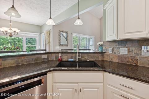 2027 Arbor Meadows Dr, Dewitt, MI 48820 photo 17