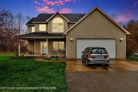8206 Mockingbird Ln, Eaton Rapids, MI 48827