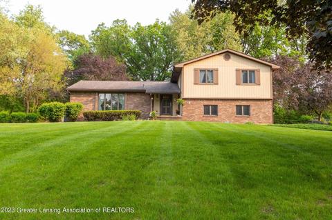 205 W Dill Dr, Dewitt, MI 48820