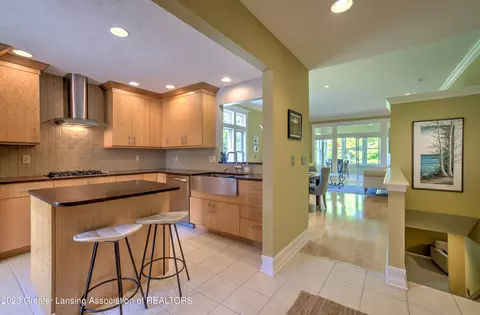 5135 Hawk Hollow Dr, Bath, MI 48808