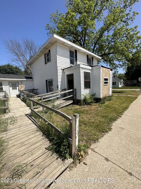 129 E Main St, Maple Rapids, MI 48853 photo 4