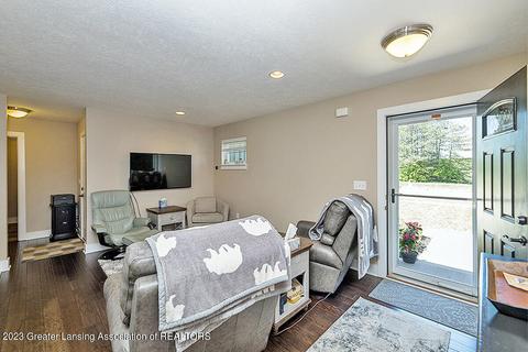 368 Clearwater Dr, Perry, MI 48872 photo 2