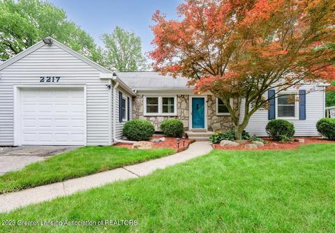 2217 Delta River Dr, Lansing, MI 48906