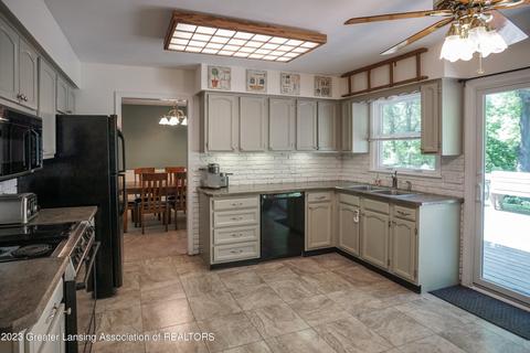 12560 Spruce Ln, Perry, MI 48872 photo 6