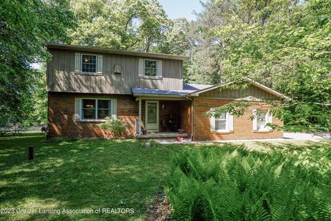 12560 Spruce Ln, Perry, MI 48872