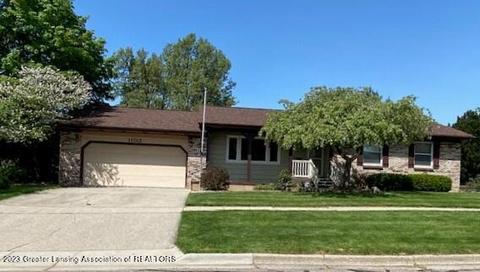 1102 Hampshire Dr, Saint Johns, MI 48879