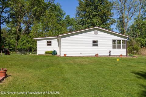7071 Windoga Lake Dr, Weidman, MI 48893
