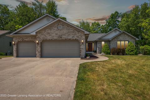 804 Woodbury Dr, Grand Ledge, MI 48837