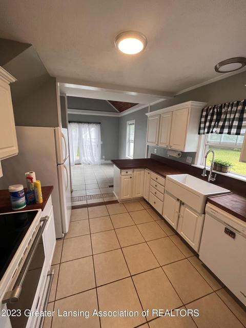 1973 Chestnut St, Holt, MI 48842 photo 10