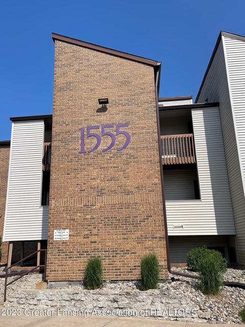1555 W Pond Dr #31, Okemos, MI 48864
