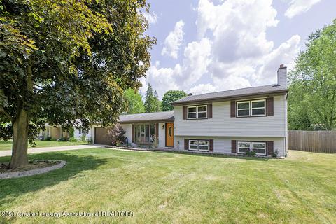 1818 Jeanne St, Holt, MI 48842