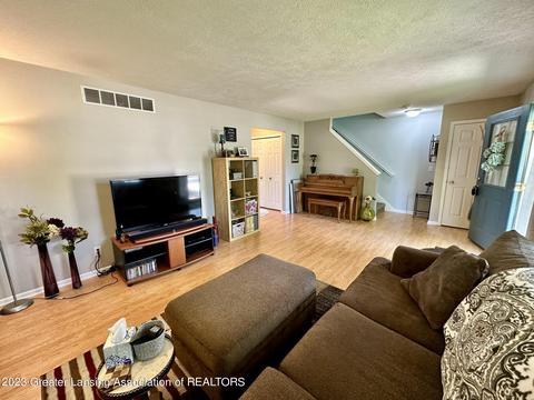 917 Durango Dr, Lansing, MI 48917 photo 9