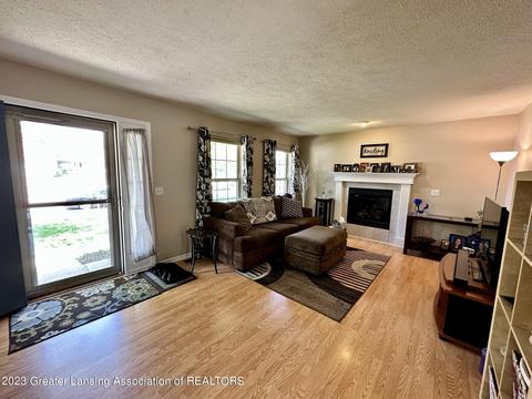 917 Durango Dr, Lansing, MI 48917 photo 6