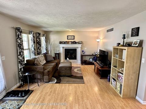 917 Durango Dr, Lansing, MI 48917 photo 7
