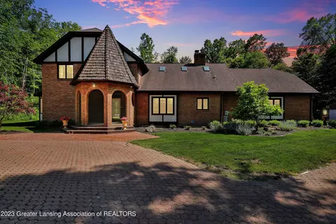 4163 Delta River Dr, Lansing, MI 48906