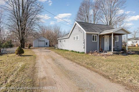 8636 E Monroe Rd, Wheeler, MI 48662 photo 1