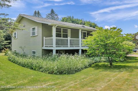 9422 Pineview Dr, Olivet, MI 49076