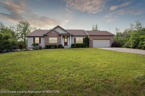 11815 Valdo Dr, Eaton Rapids, MI 48827