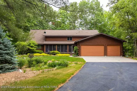 1048 Cherry Valle Ln, Williamston, MI 48895