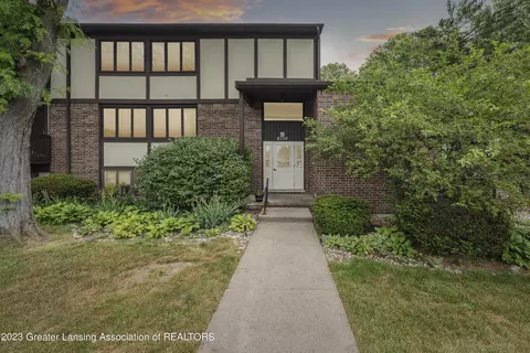 6150 Cobblers Dr #112, East Lansing, MI 48823