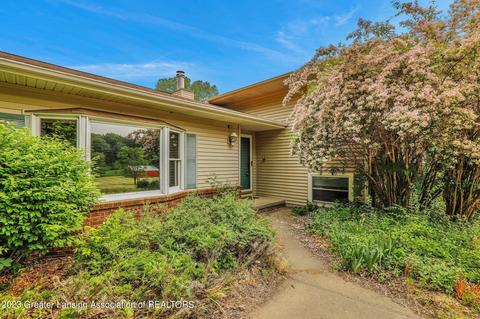 886 W Dansville Rd, Mason, MI 48854