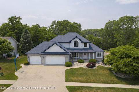 800 Woodbury Dr, Grand Ledge, MI 48837