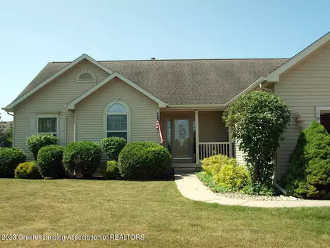 1021 Bills Ln, Saint Johns, MI 48879