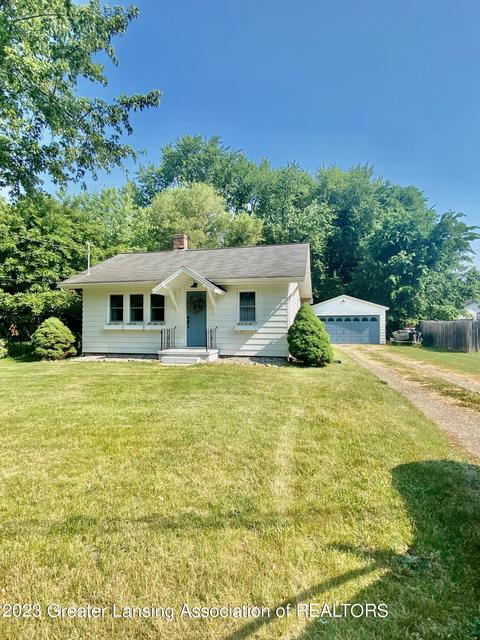 3016 Delta River Dr, Lansing, MI 48906