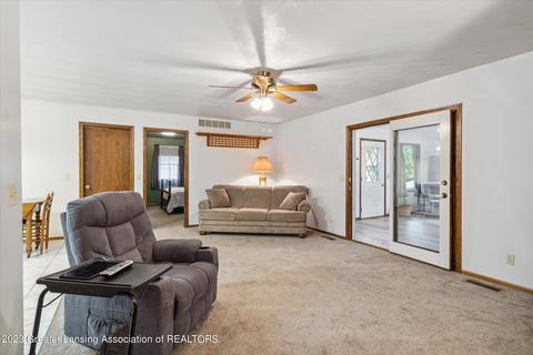 806 E Walker St, Saint Johns, MI 48879 photo 9