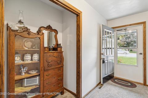 806 E Walker St, Saint Johns, MI 48879 photo 6