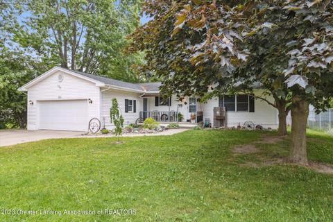 806 E Walker St, Saint Johns, MI 48879 photo 2