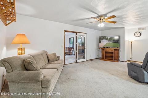 806 E Walker St, Saint Johns, MI 48879 photo 7