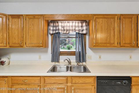 806 E Walker St, Saint Johns, MI 48879 photo 16