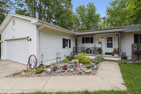 806 E Walker St, Saint Johns, MI 48879 photo 3