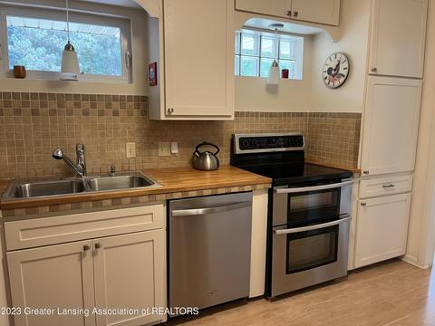 1305 Valley View Rd, Lansing, MI 48906 photo 11