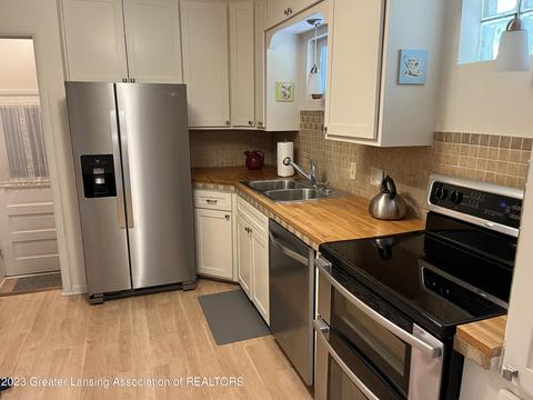 1305 Valley View Rd, Lansing, MI 48906 photo 9