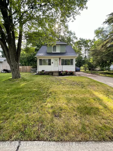 20812 Ontaga St, Farmington, MI 48336