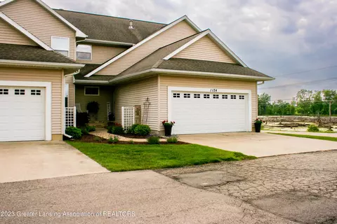 1124 W Maide Marians Ct, Williamston, MI 48895