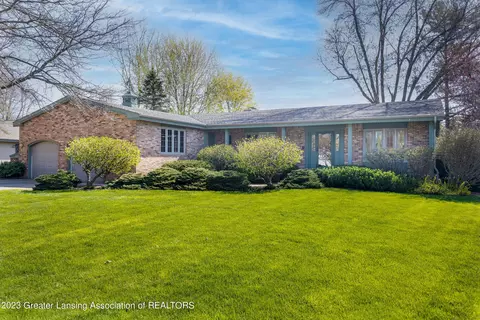815 Ledge Moor Blvd, Grand Ledge, MI 48837