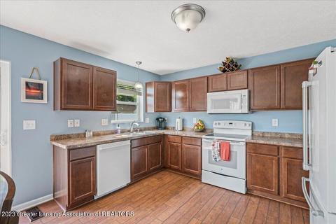 1115 Oakwood Dr, Dewitt, MI 48820 photo 12