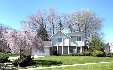 1621 Stoney Point Dr, Lansing, MI 48917