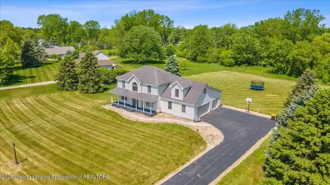 65 Three Oaks Rd, Okemos, MI 48864