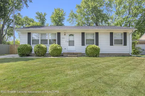 2921 Dunlap St, Lansing, MI 48911